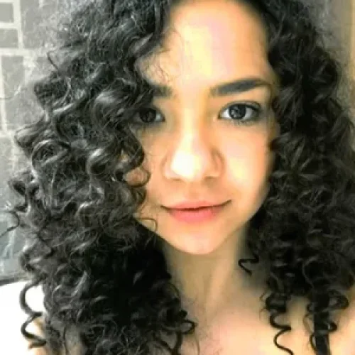 Hannah+Seiden+—+Picture+&+Resume-1