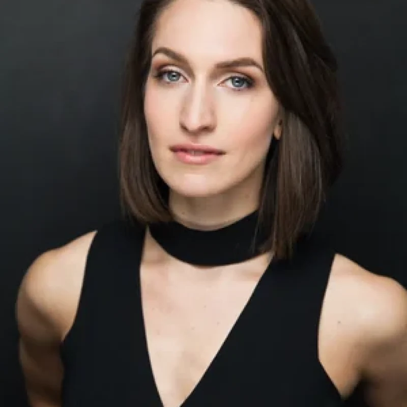 Melanie+Comeau+--+Picture,+Resume+&+Audition+Card-1