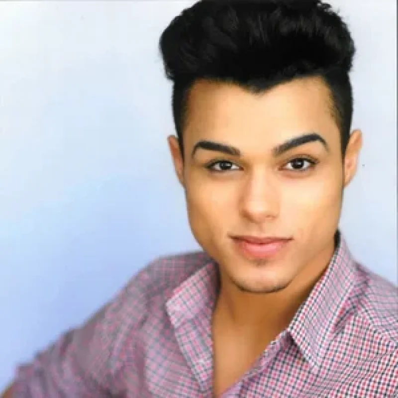 Tomas+Joaquin+Matos+—+Picture+&+Resume-1